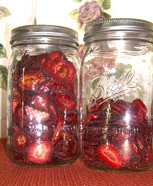 dehyrated strawberries in canning jars
