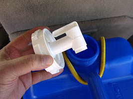 reliance-aqua-tainer-7-gallon-water-storage-spout-1