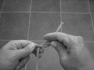 how-to-tie-a-square-knot-step-3
