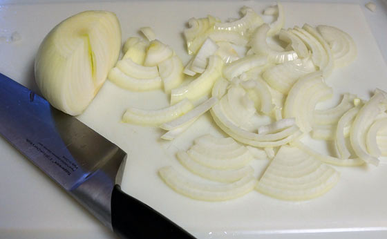 sliced onions for dehydrating