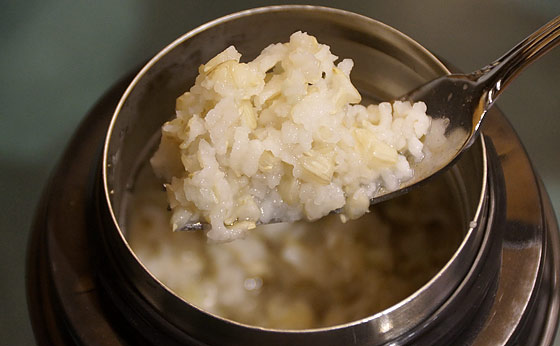 https://modernsurvivalblog.com/wp-content/uploads/2014/10/how-to-cook-rice-in-a-thermos1.jpg