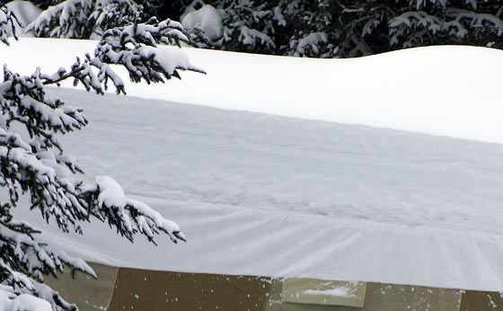 layers-of-snow-on-roof