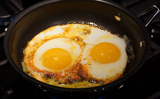 turmeric-on-eggs