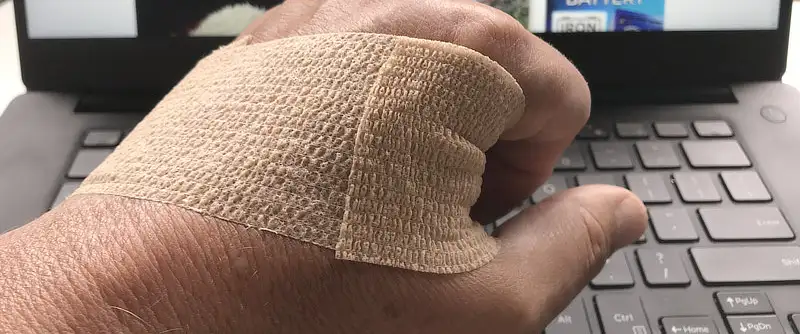A stretch bandage for wounds