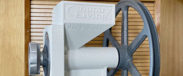 Best Manual Hand Grain Mill Choices For Milling Wheat Into Flour