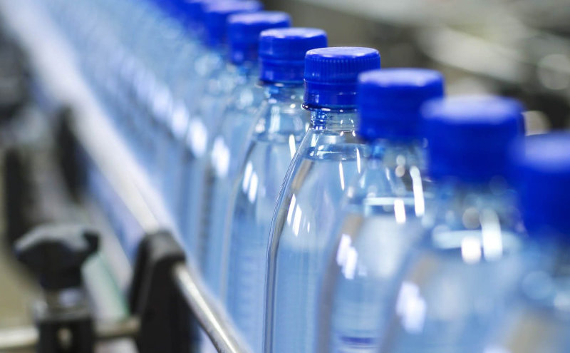 Stop Buying So Much Bottled Water – Do This Instead!