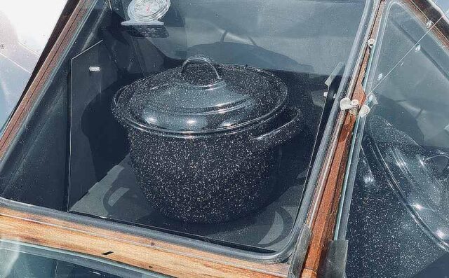 https://modernsurvivalblog.com/wp-content/uploads/2023/05/size-pot-that-fits-all-american-sun-oven-640x397.jpg