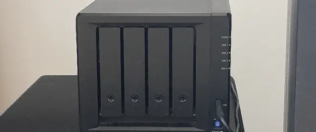 NAS connected to UPS uninterruptable power supply
